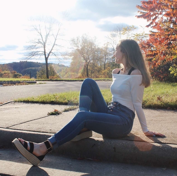 Meet your Posher, Breanna - Picture 3 of 3